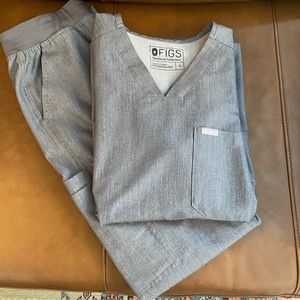 Figs size small scrubs, top and bottom. Cargo style bottoms